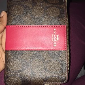 This a brand new coach wristlet